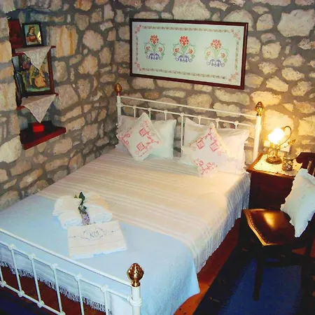 The Stone House Villa Aszprojerakáta